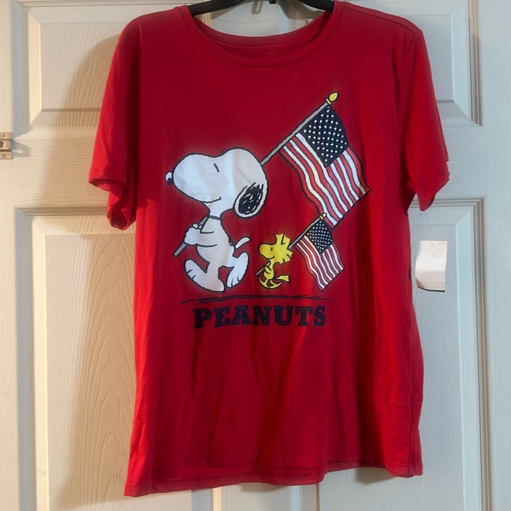PEANUTS JUNIORS AMERICANA GRAPHIC TEE: RED: NEW WITH TAGS: SIZE LARGE